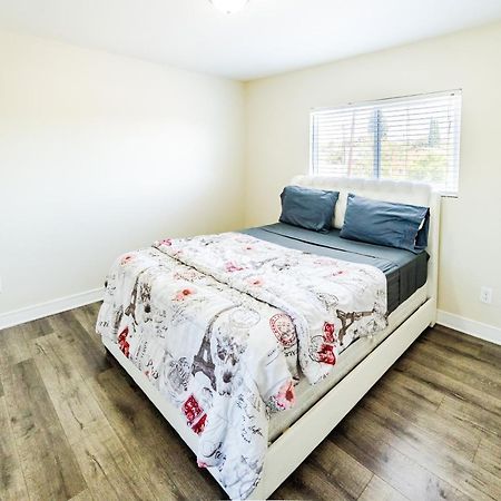 Spacious 5 Bedroom 3 Bath Modern Home By Downtown La With Parking 洛杉矶 外观 照片